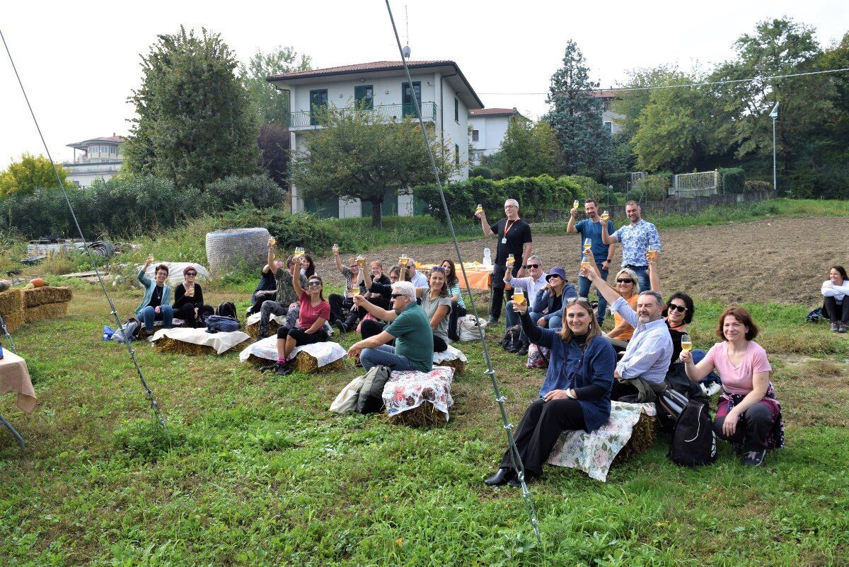 Passeggiata con raccolta di castagne e degustazione al luppoleto Passeggiata con raccolta di castagne e degustazione al luppoleto desktop picture