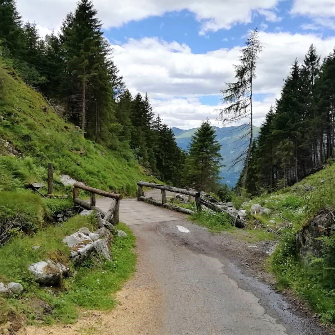 Trekking in Val Camonica: al cospetto dei Monti Sacri Trekking in Val Camonica: al cospetto dei Monti Sacri desktop picture