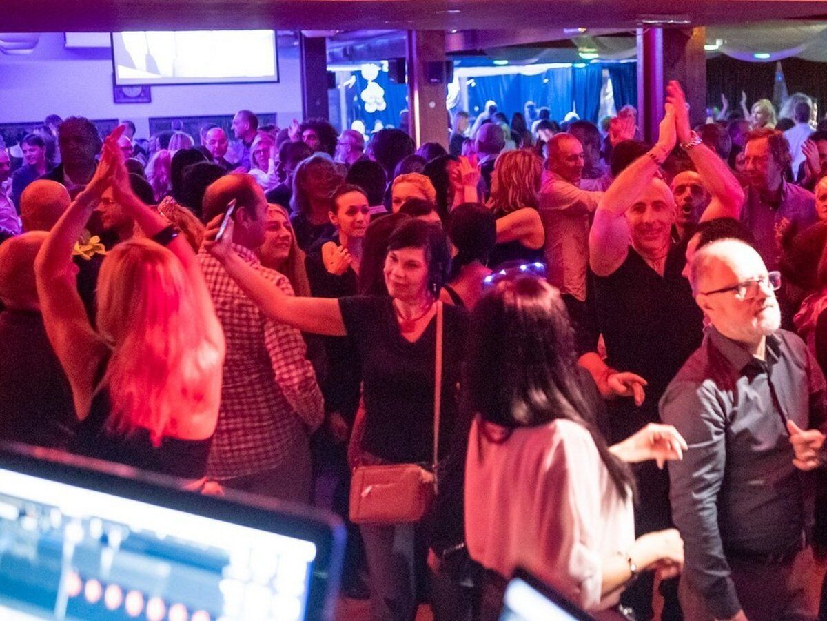 Apericena con Dj Set a bordo lago a Le Jardin au Bord du Lac Apericena con Dj Set a bordo lago a Le Jardin au Bord du Lac desktop picture