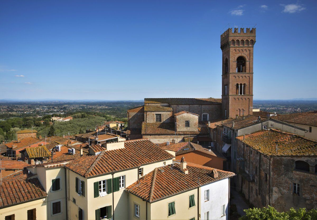 Trekking da Montecarlo di Lucca alla famosa Quercia delle Streghe desktop picture