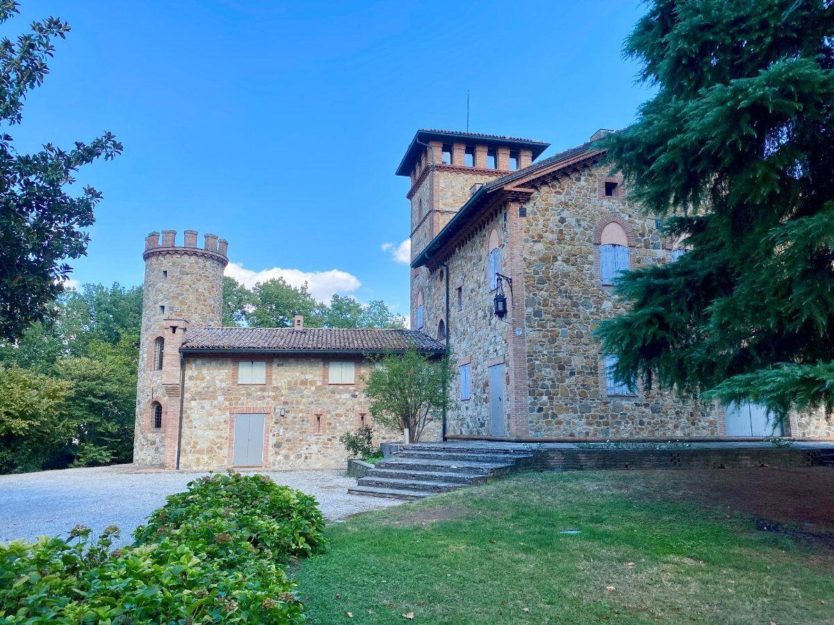 Trekking panoramico tra le vigne di Scandiano con degustazione di vini Trekking panoramico tra le vigne di Scandiano con degustazione di vini desktop picture
