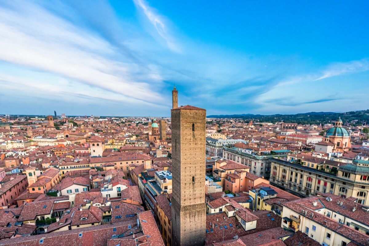 Tour sensoriale con aperitivo a Bologna: tra amore e seduzione desktop picture