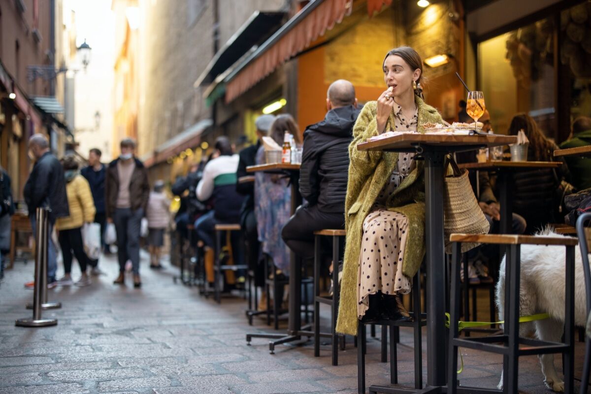 La Bologna dei Sensi: Tour Voluttuoso con Aperitivo desktop picture