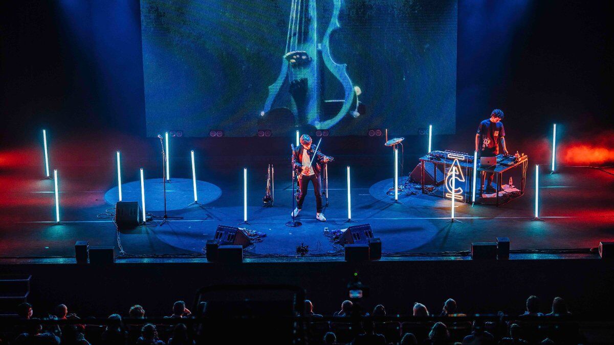 Andrea Casta a Verona: Aperitivo vicino l'Arena e concerto al Teatro Ristori Andrea Casta a Verona: Aperitivo vicino l'Arena e concerto al Teatro Ristori desktop picture