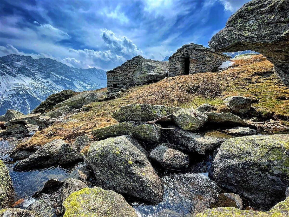 Escursione al Piano delle Riane: tra alpeggi, contrade e panorami Escursione al Piano delle Riane: tra alpeggi, contrade e panorami desktop picture