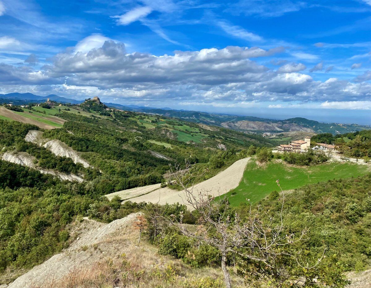 Trekking a Bazzano Parmense: il magico Paese dei Presepi desktop picture