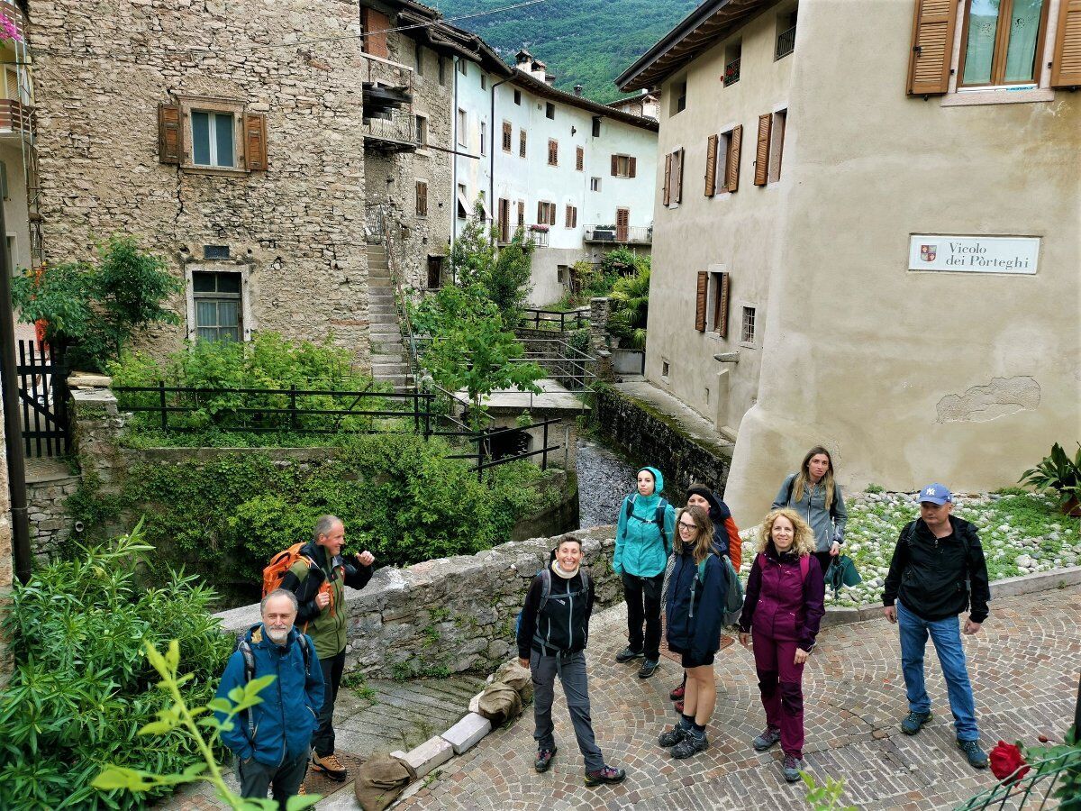 Passeggiata al Lago di Toblino con visita guidata del suo Castello Passeggiata al Lago di Toblino con visita guidata del suo Castello desktop picture