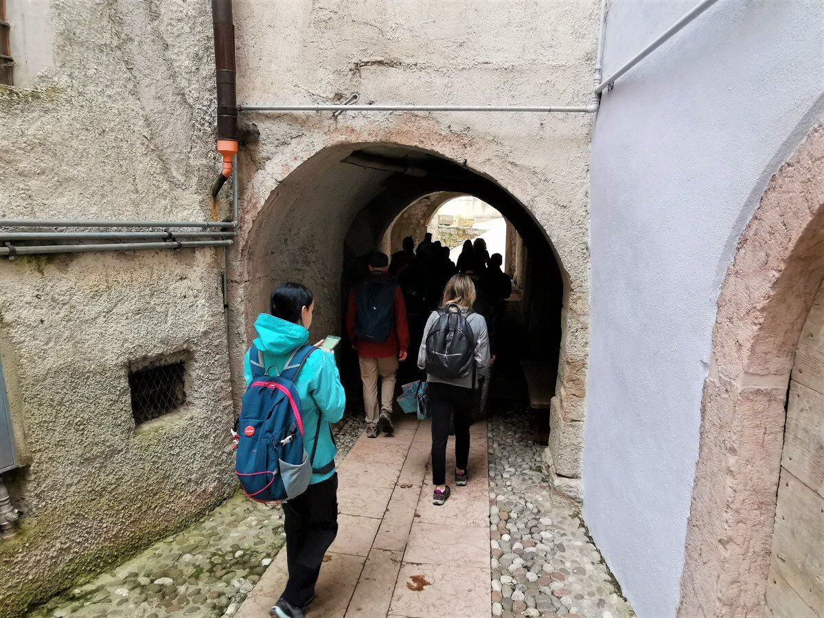 Passeggiata al Lago di Toblino con visita guidata del suo Castello Passeggiata al Lago di Toblino con visita guidata del suo Castello desktop picture