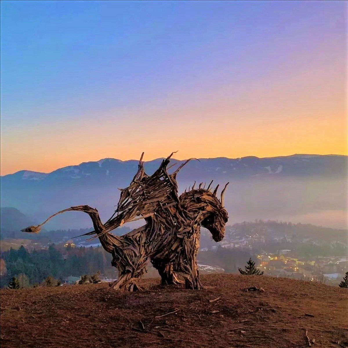 Il Drago di Lavarone alle luci del tramonto: Trekking ad Opera d'Arte Il Drago di Lavarone alle luci del tramonto: Trekking ad Opera d'Arte desktop picture