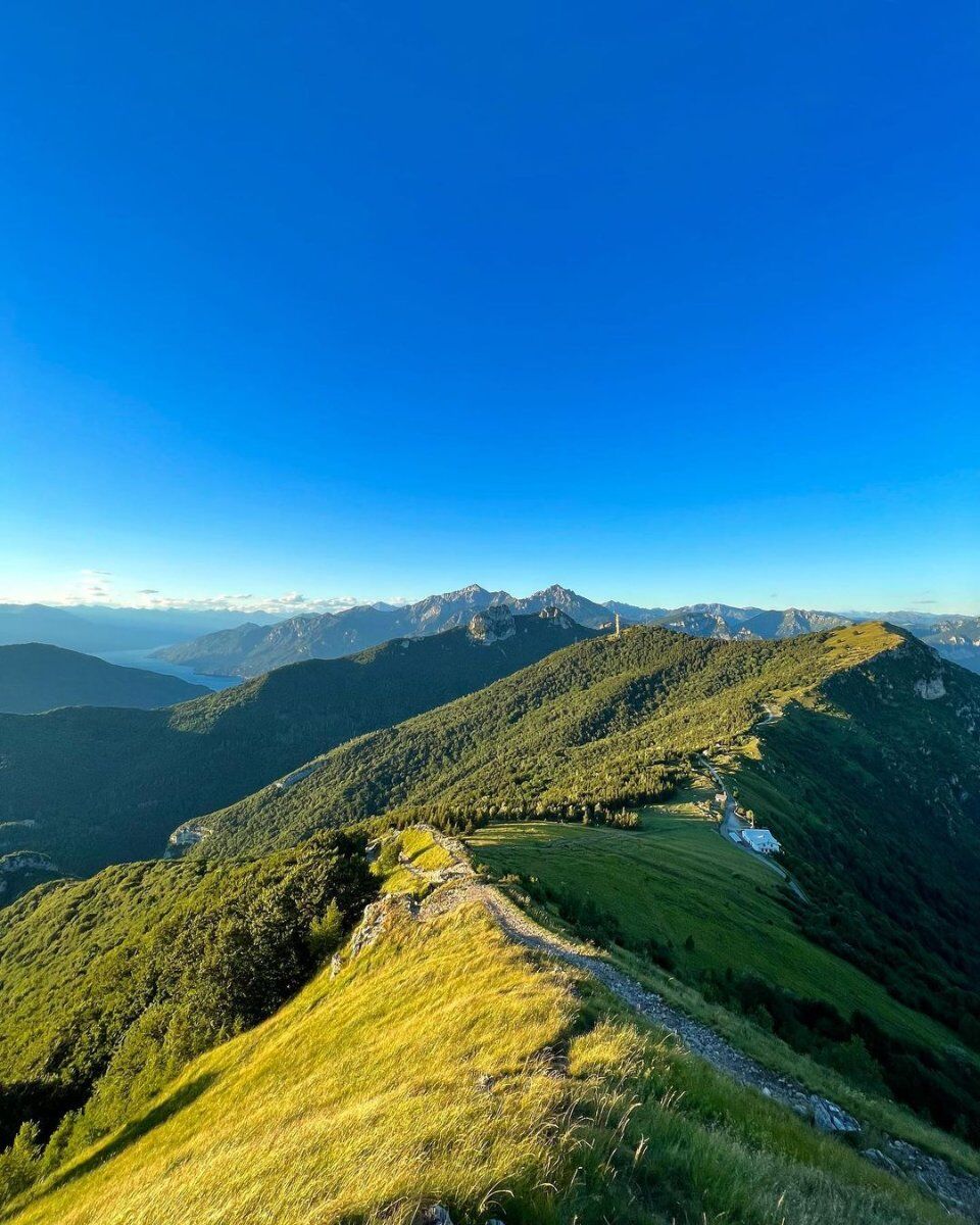 Trekking dall’Abbazia di San Pietro al Monte alla cima del Cornizzolo Trekking dall’Abbazia di San Pietro al Monte alla cima del Cornizzolo desktop picture