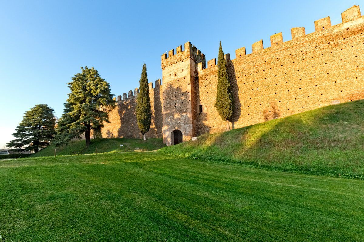 Tour di Villafranca di Verona con Degustazione di sfogliatine desktop picture