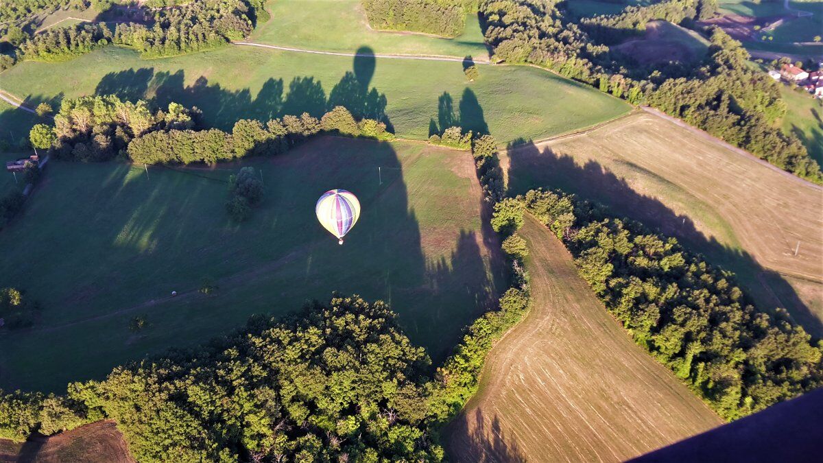 Volo in Mongolfiera all’alba sull’Appennino: un’esperienza da sogno Volo in Mongolfiera all’alba sull’Appennino: un’esperienza da sogno desktop picture