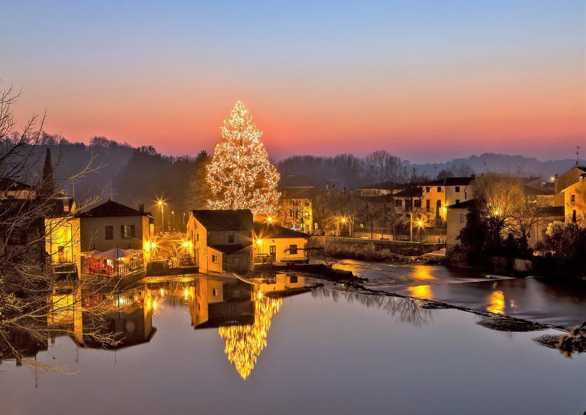 La Magia del Natale: Tour guidato da Valeggio sul Mincio a Borghetto desktop picture