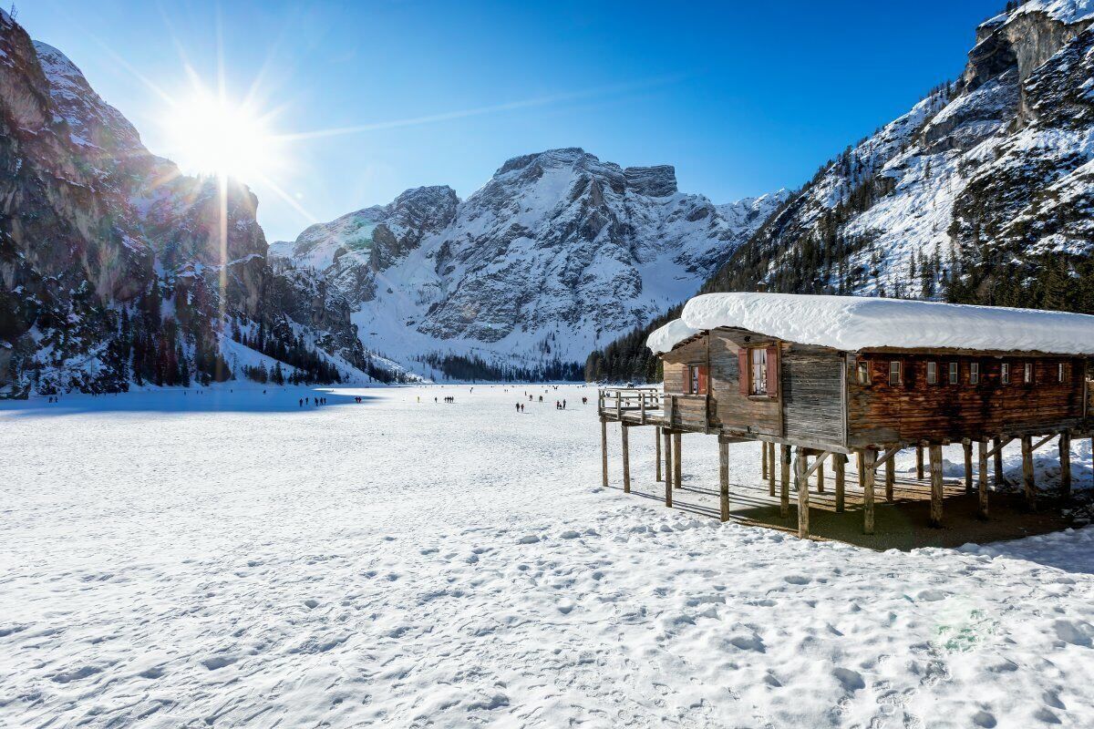 Fine Settimana al Lago di Braies e ai Mercatini di Natale Fine Settimana al Lago di Braies e ai Mercatini di Natale desktop picture