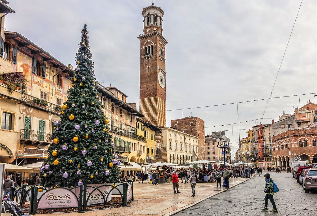 Tour guidato a Verona: le tradizioni invernali culinarie e culturali desktop picture