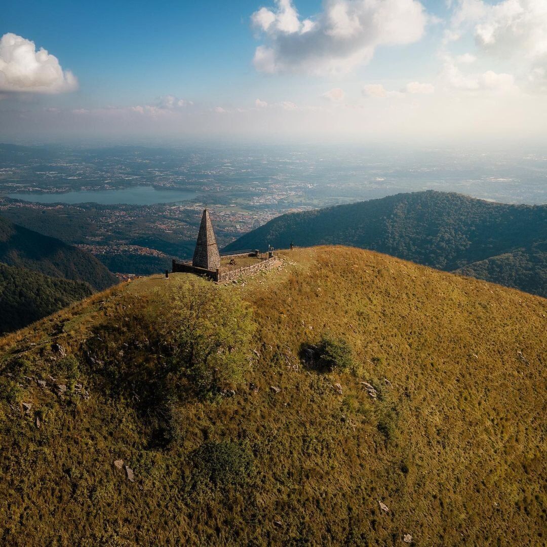 Trekking al Monte Palanzone: nel cuore del Triangolo Lariano desktop picture