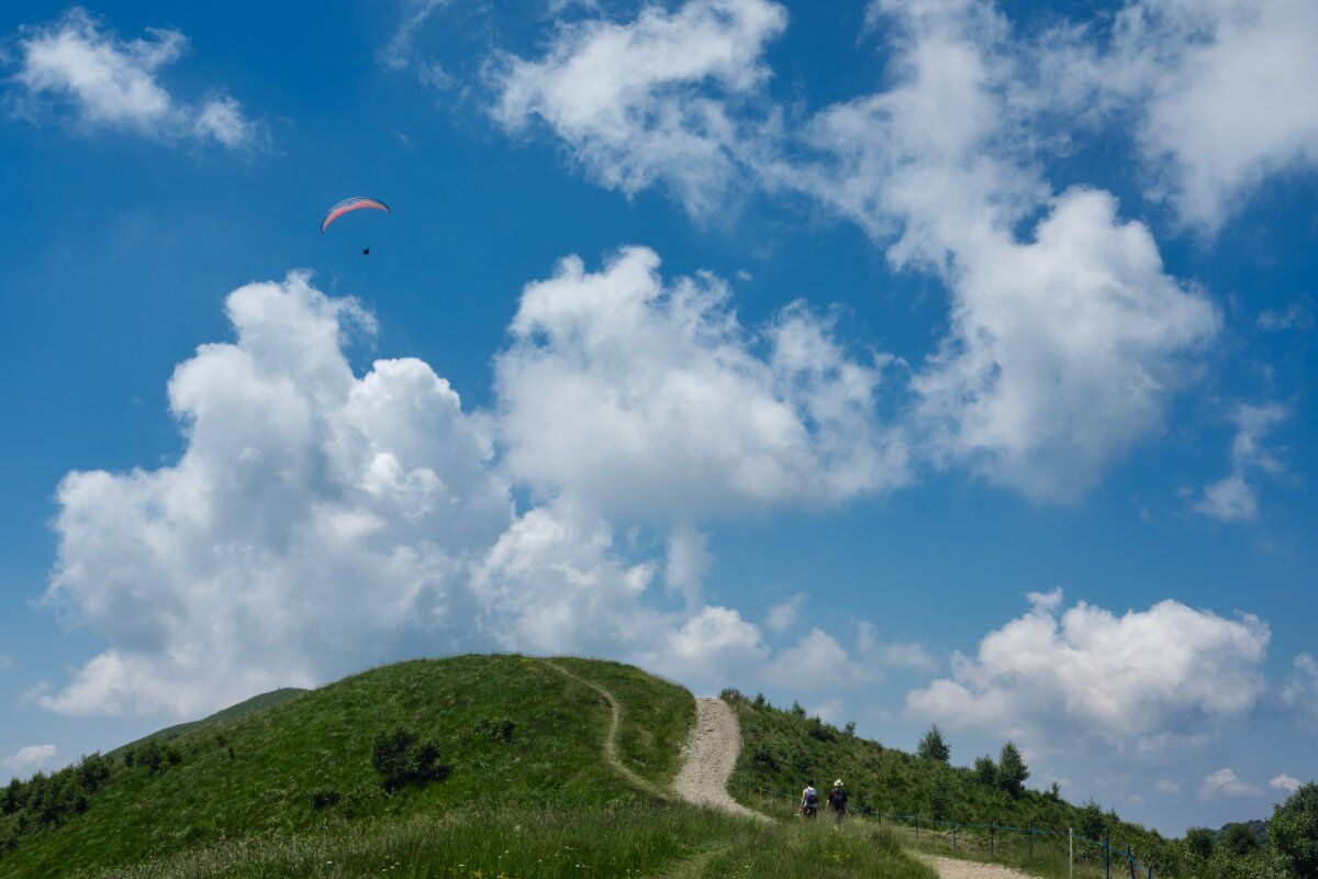 Trekking al Monte Palanzone: nel cuore del Triangolo Lariano desktop picture