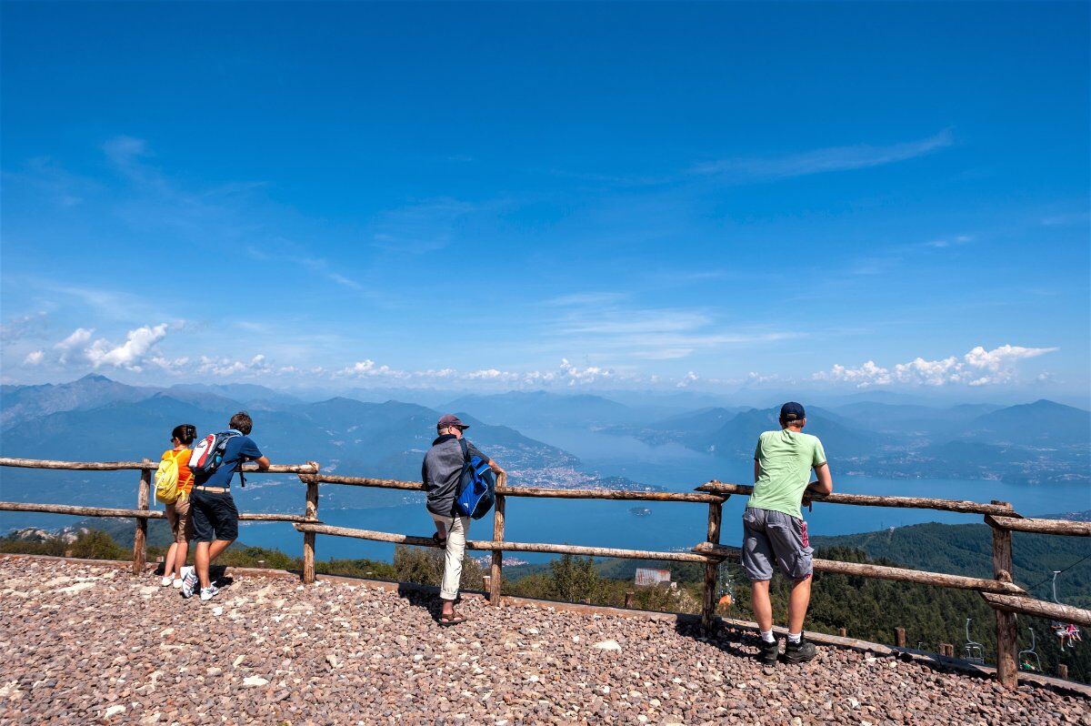 Trekking al Monte Mottarone: i sorprendenti panorami tra i due Laghi desktop picture