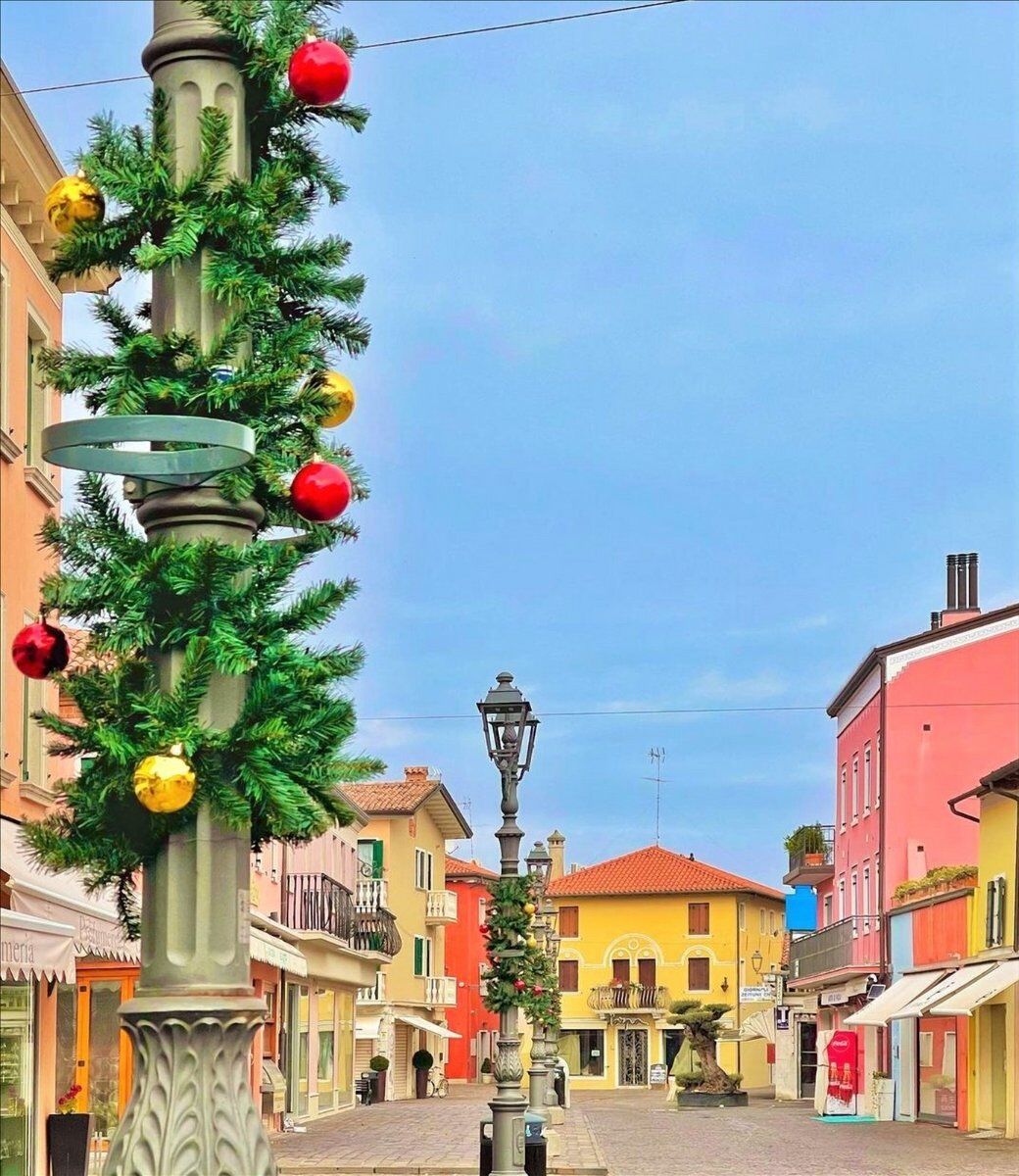 Passeggiata a Caorle: il borgo e la magia del Natale desktop picture