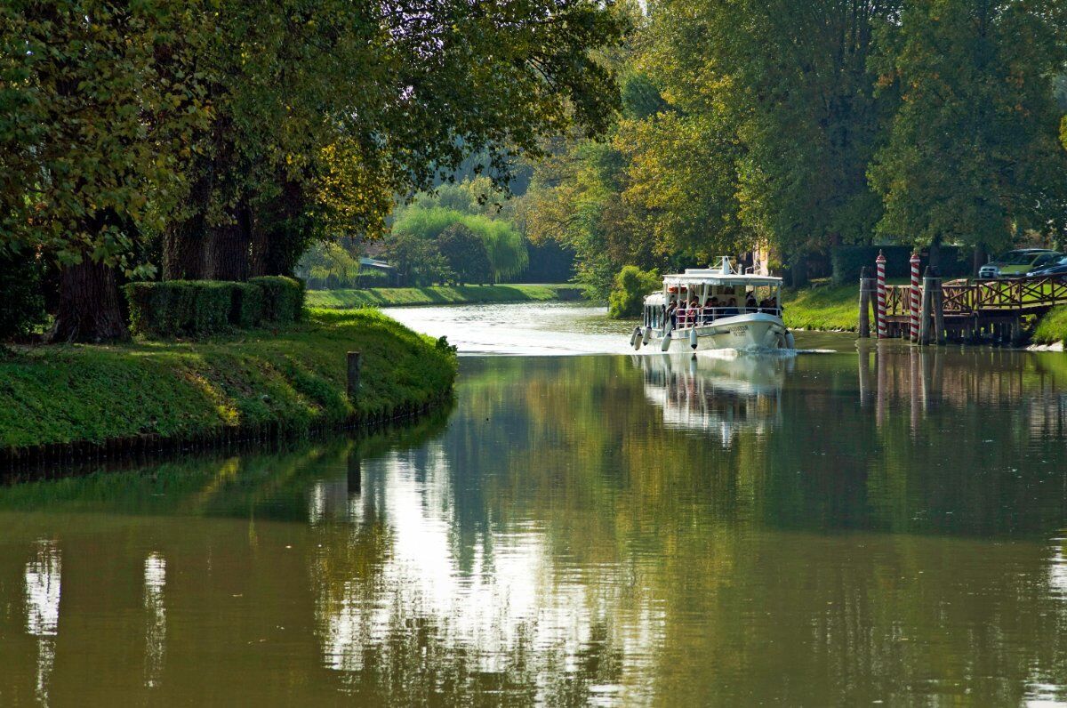 Navigazione lungo la Riviera del Brenta: tra storia, arte e natura Navigazione lungo la Riviera del Brenta: tra storia, arte e natura desktop picture