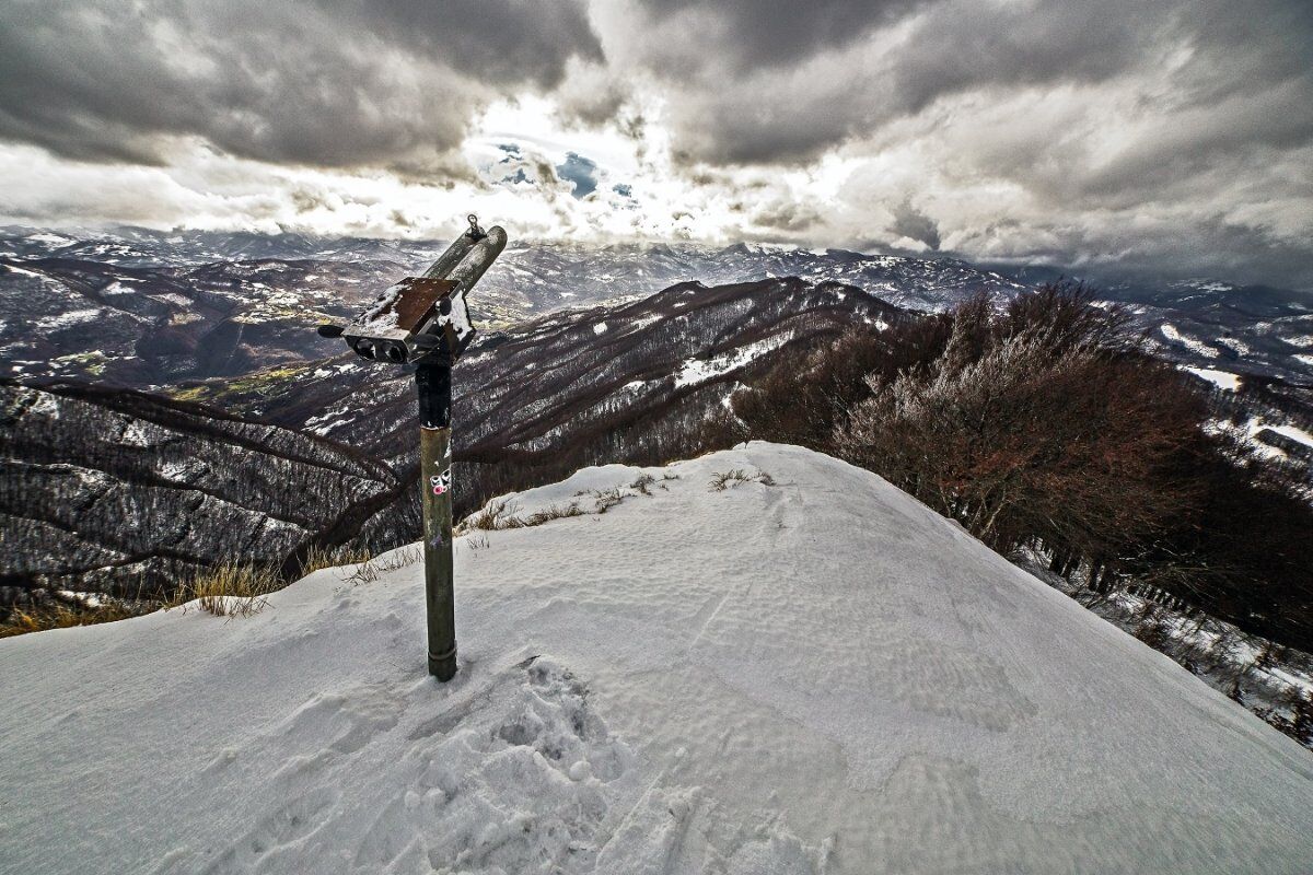 Ciaspolata panoramica a Schia: in vetta al Monte Caio desktop picture