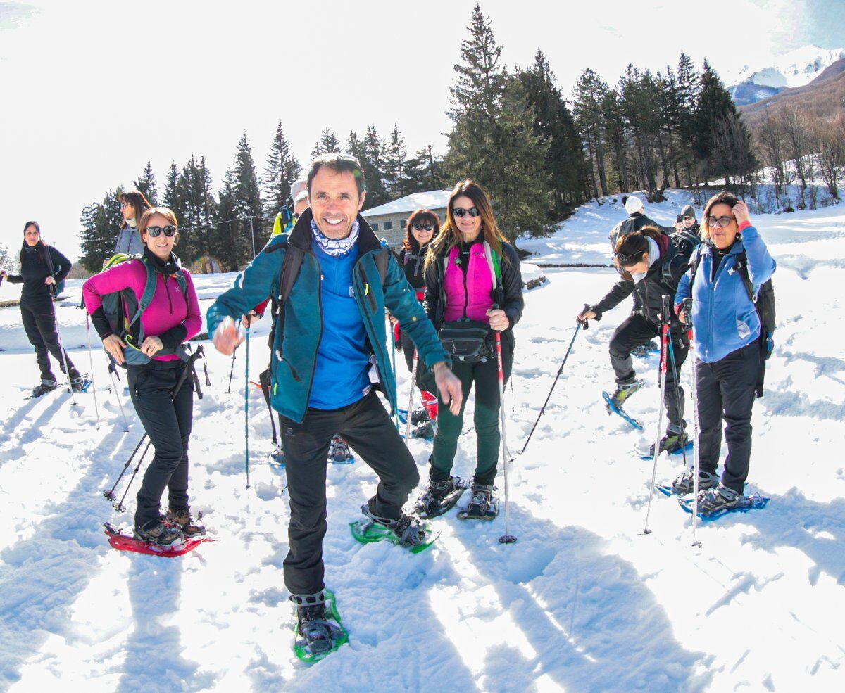 Ciaspolata nella storia alle pendici del Monte Cusna Ciaspolata nella storia alle pendici del Monte Cusna desktop picture