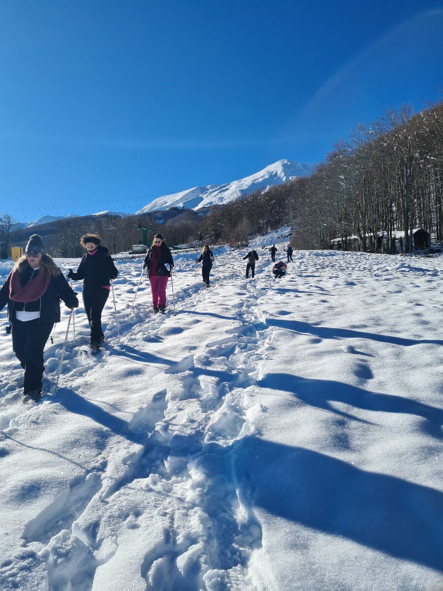 Ciaspolata nella storia alle pendici del Monte Cusna Ciaspolata nella storia alle pendici del Monte Cusna desktop picture