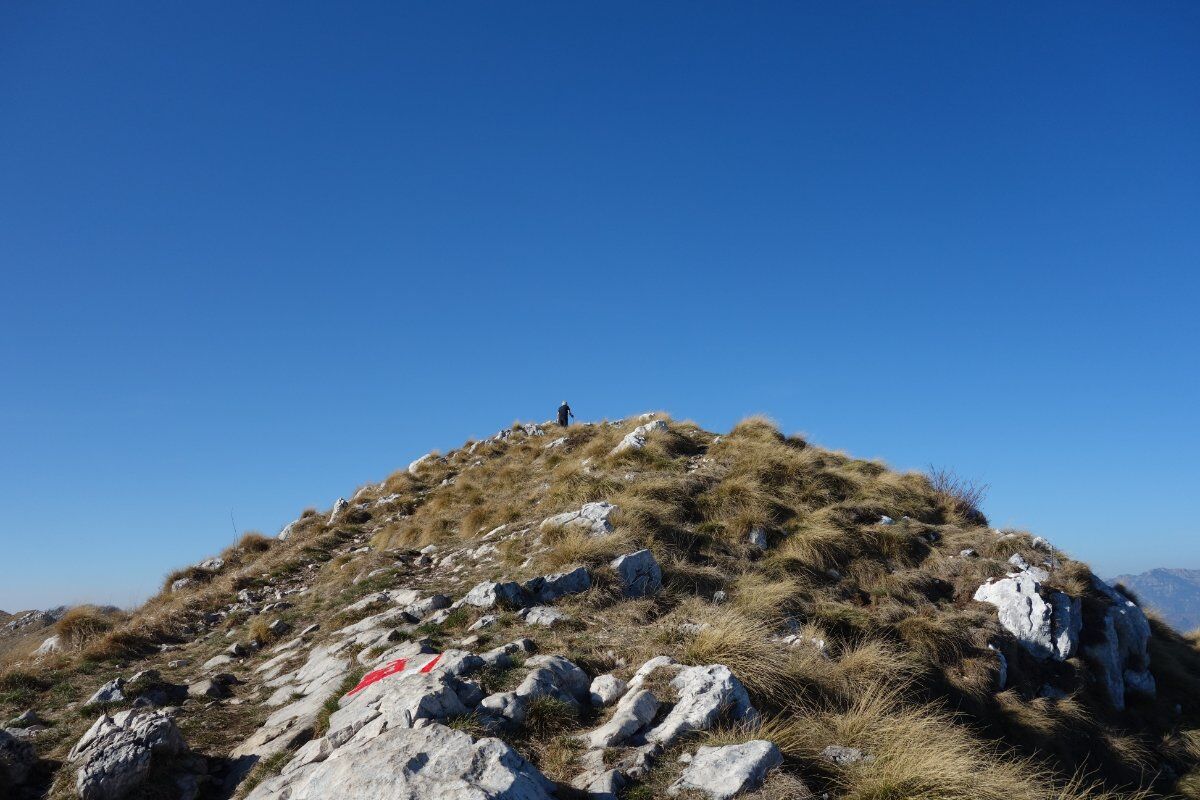 Trekking al Monte Pizzocolo: la Cima più alta del Garda Occidentale desktop picture