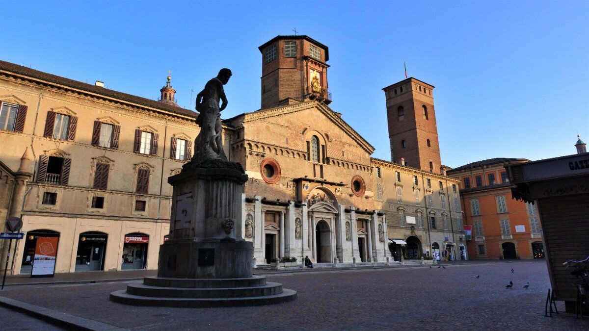 Reggio Emilia tra passato e presente: Tour da Borgo Emilio a Santa Croce desktop picture