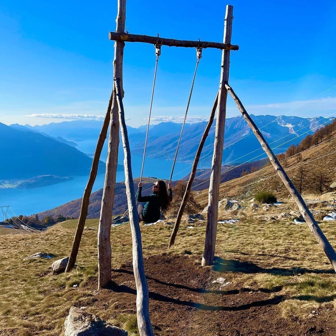 Trekking all'altalena panoramica sul lago di Como Trekking all'altalena panoramica sul lago di Como desktop picture