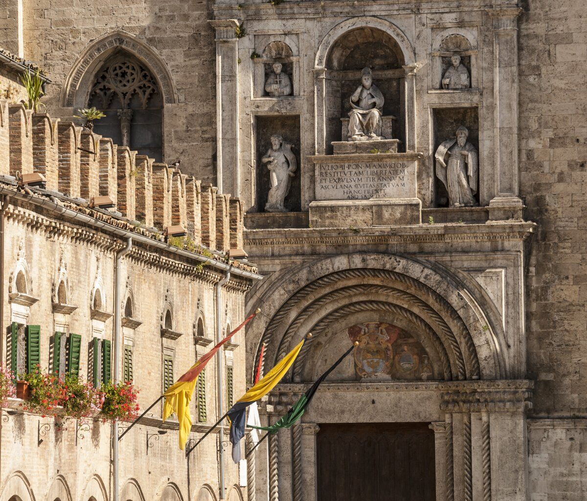 Passeggiata con Aperitivo tra le perle medievali di Ascoli Piceno desktop picture