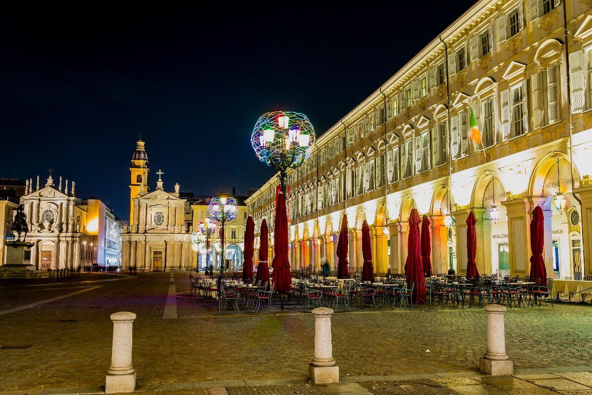 Luci d’Artista a Torino: Passeggiata nella magica atmosfera natalizia desktop picture