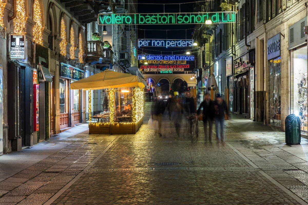 Luci d’Artista a Torino: Passeggiata nella magica atmosfera natalizia desktop picture