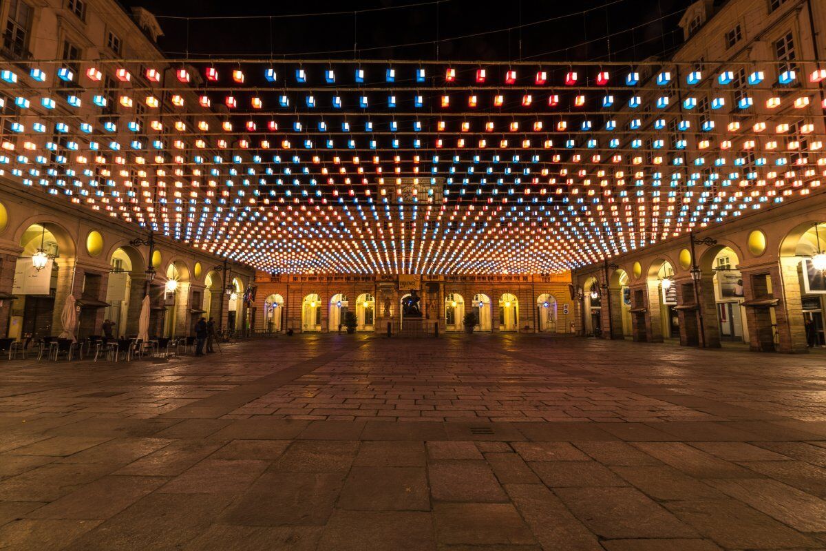 Luci d’Artista a Torino: Passeggiata nella magica atmosfera natalizia desktop picture