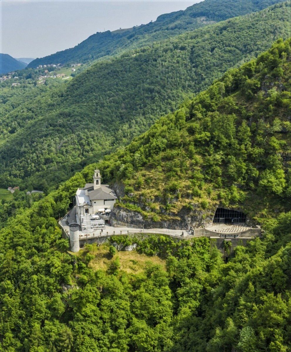 Trekking con Pranzo Natalizio: il Sentiero dei Presepi in Valle Imagna desktop picture