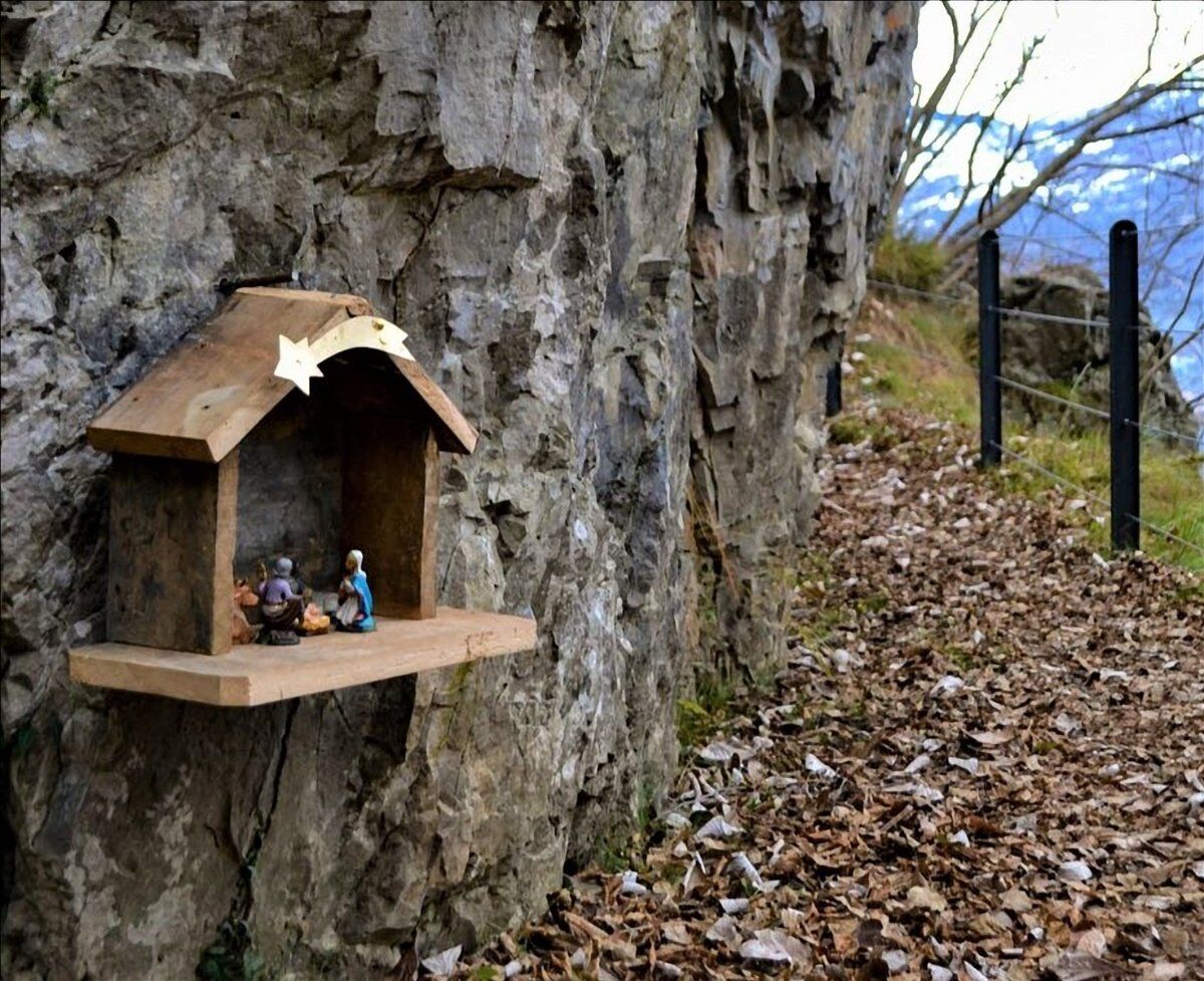 Trekking con Pranzo tipico Bergamasco: il Sentiero dei Presepi in Valle Imagna Trekking con Pranzo tipico Bergamasco: il Sentiero dei Presepi in Valle Imagna desktop picture