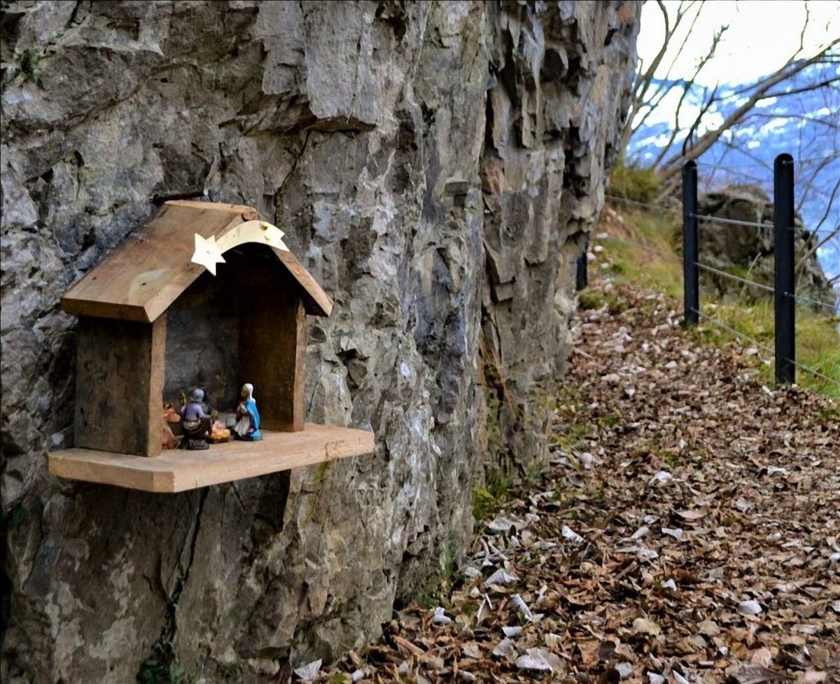 Trekking con Pranzo Natalizio: il Sentiero dei Presepi in Valle Imagna desktop picture