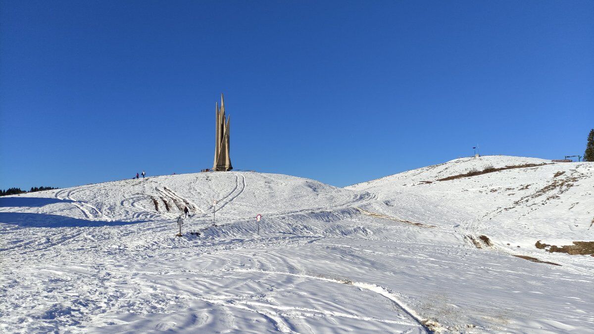 Ciaspolata sull’Altopiano di Asiago: tra boschi e malghe sopra Lusiana desktop picture