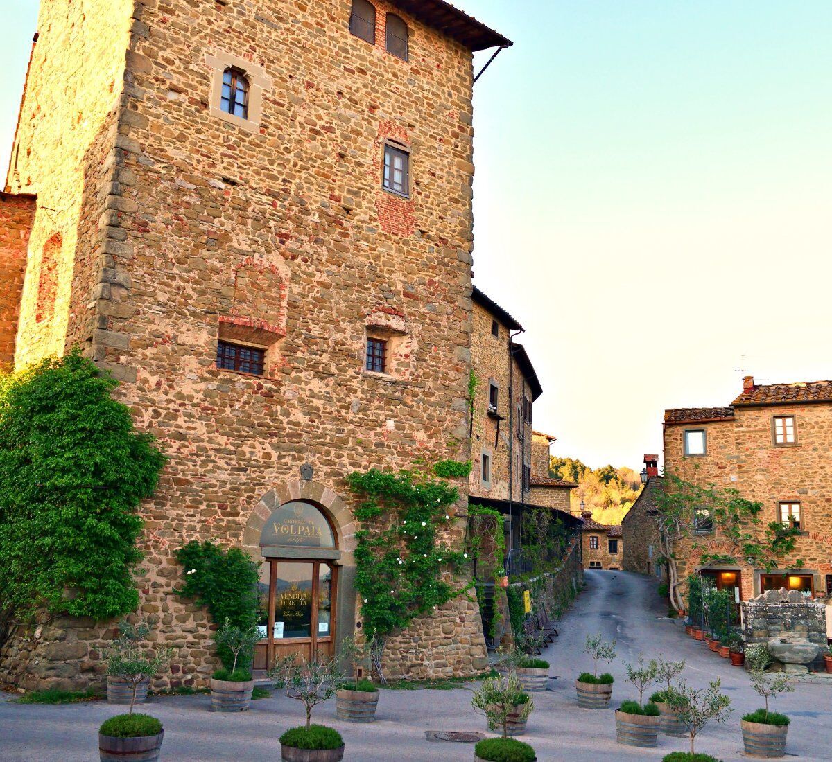 Escursione dal Borgo medievale di Volpaia alle Colline del Chianti desktop picture