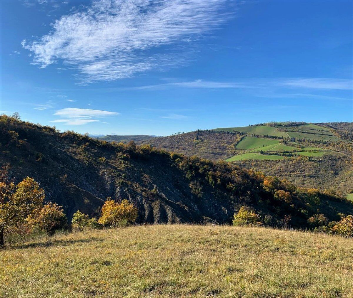 Escursione dalla Dolina della Spipola alla Chiesa di Montecalvo Escursione dalla Dolina della Spipola alla Chiesa di Montecalvo desktop picture
