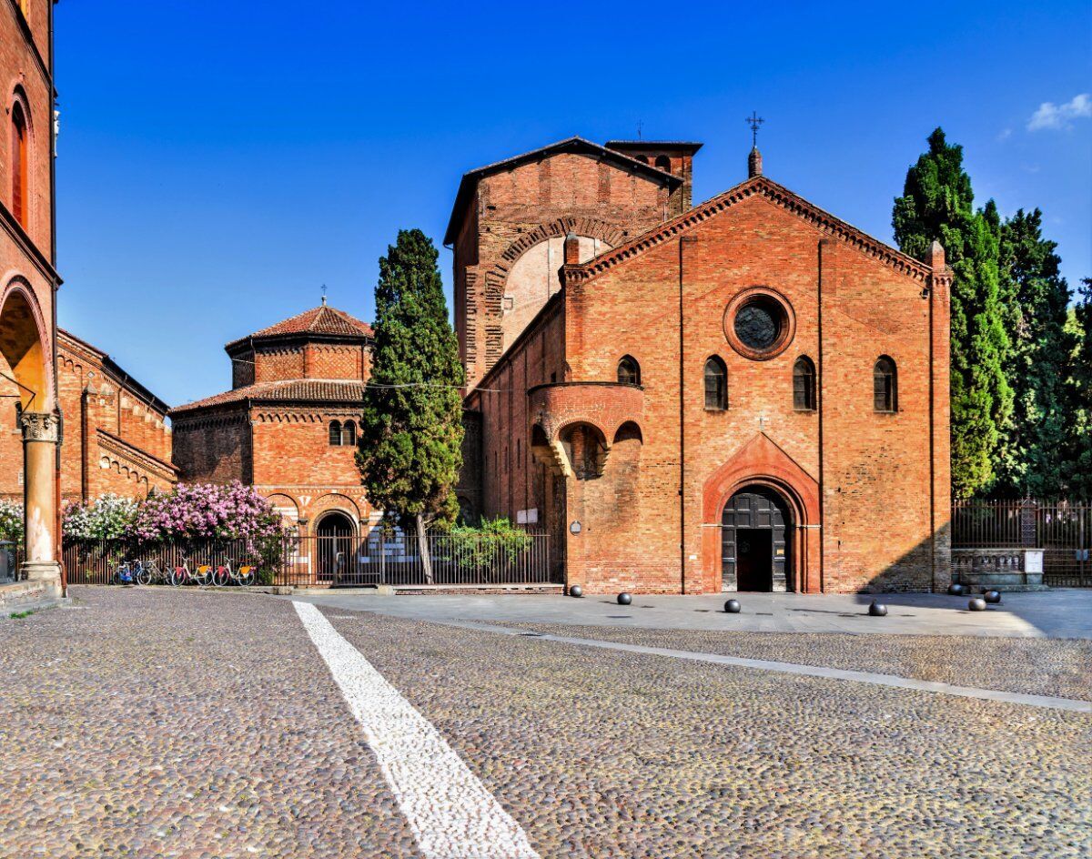 Tour guidato nella storia di Bologna: dai Cavalieri ai Mercanti di seta desktop picture