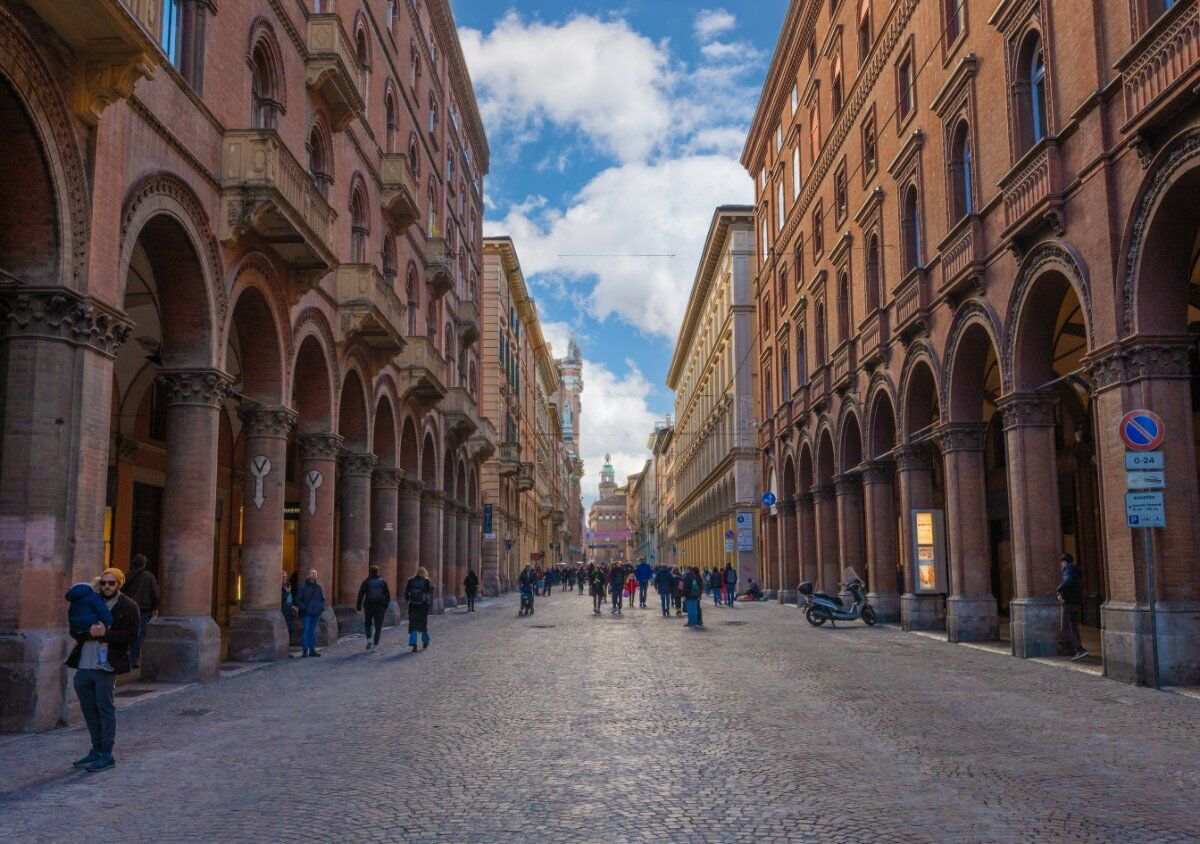 Tour guidato nella storia di Bologna: dai Cavalieri ai Mercanti di seta desktop picture