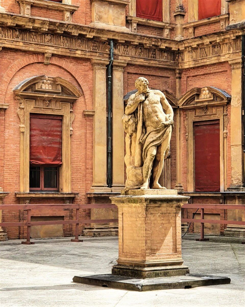 Le stanze proibite di Bologna: Tour guidato tra nudo, sacro e profano desktop picture