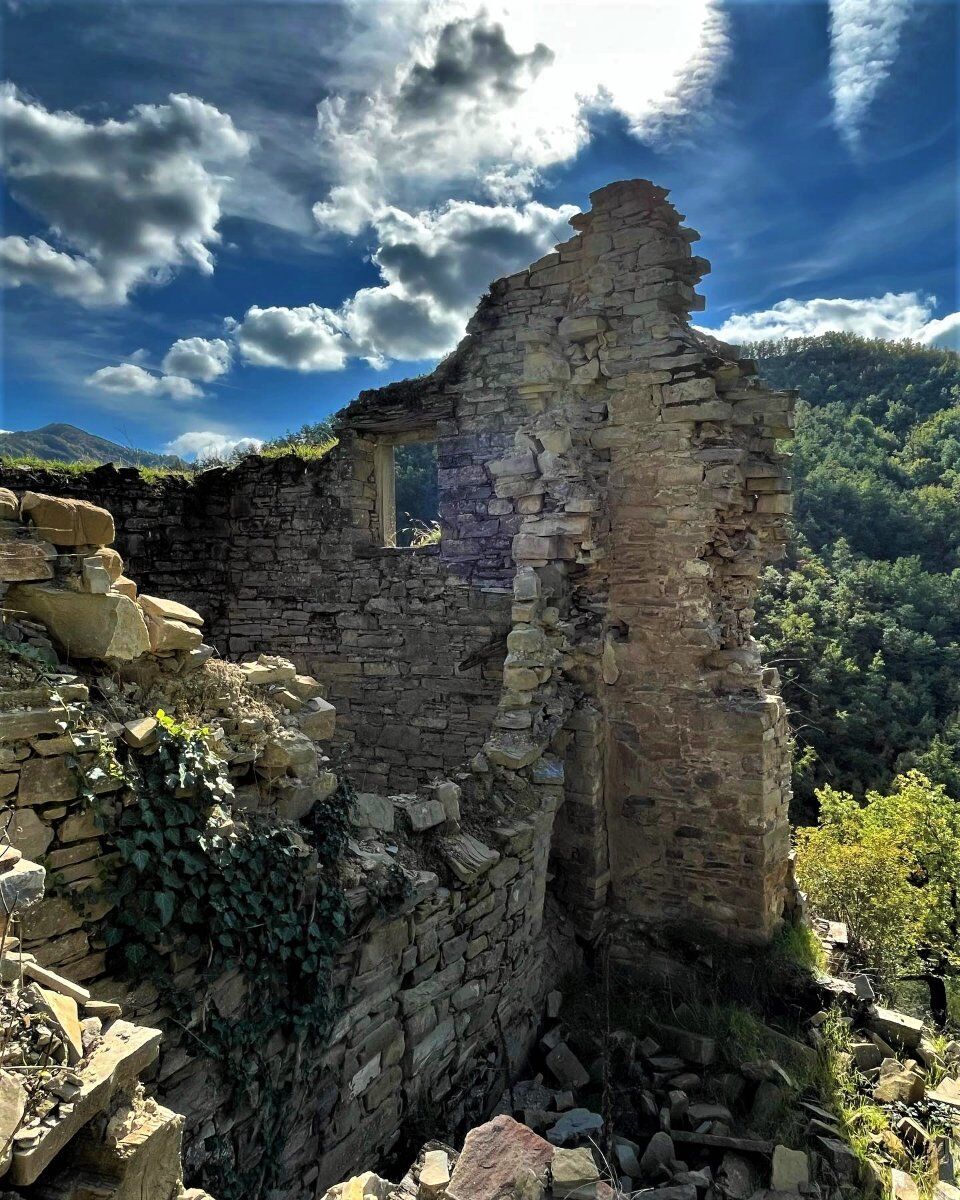 Trekking nella Valle abbandonata di Pietrapazza Trekking nella Valle abbandonata di Pietrapazza desktop picture