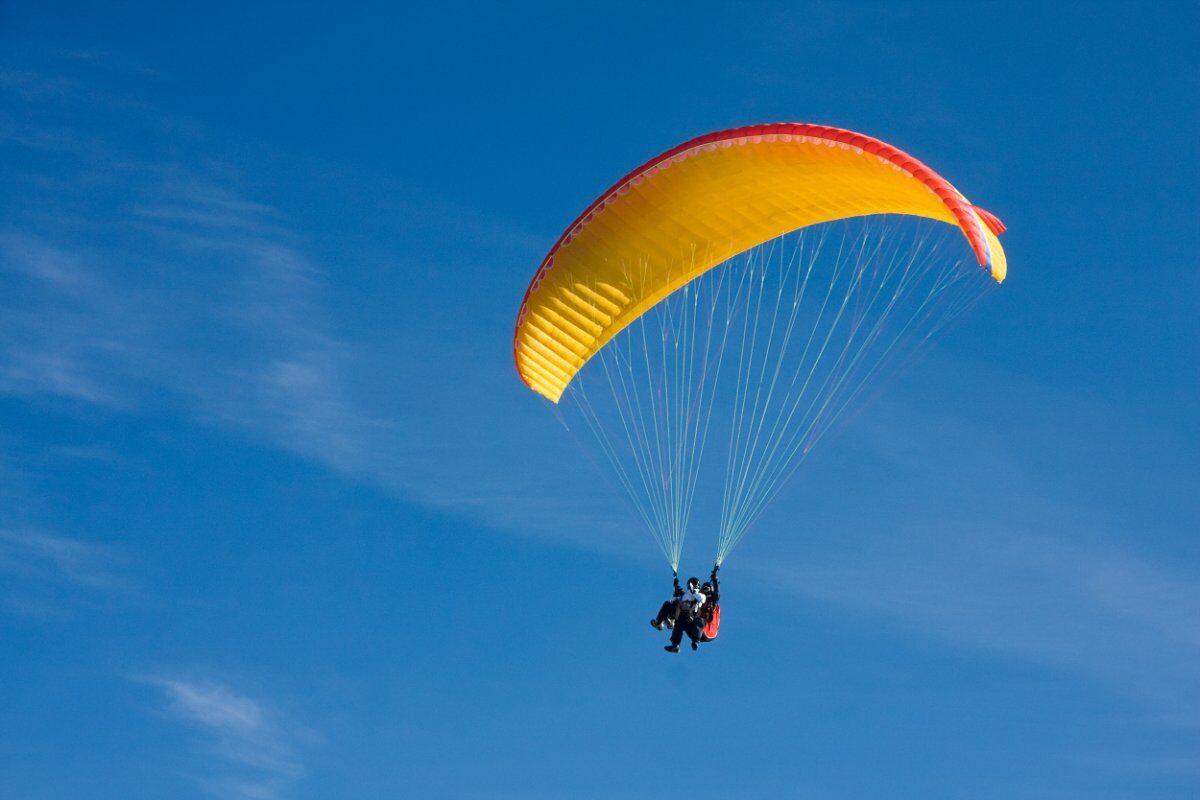Volare in parapendio tra le aquile della Val di Sole desktop picture