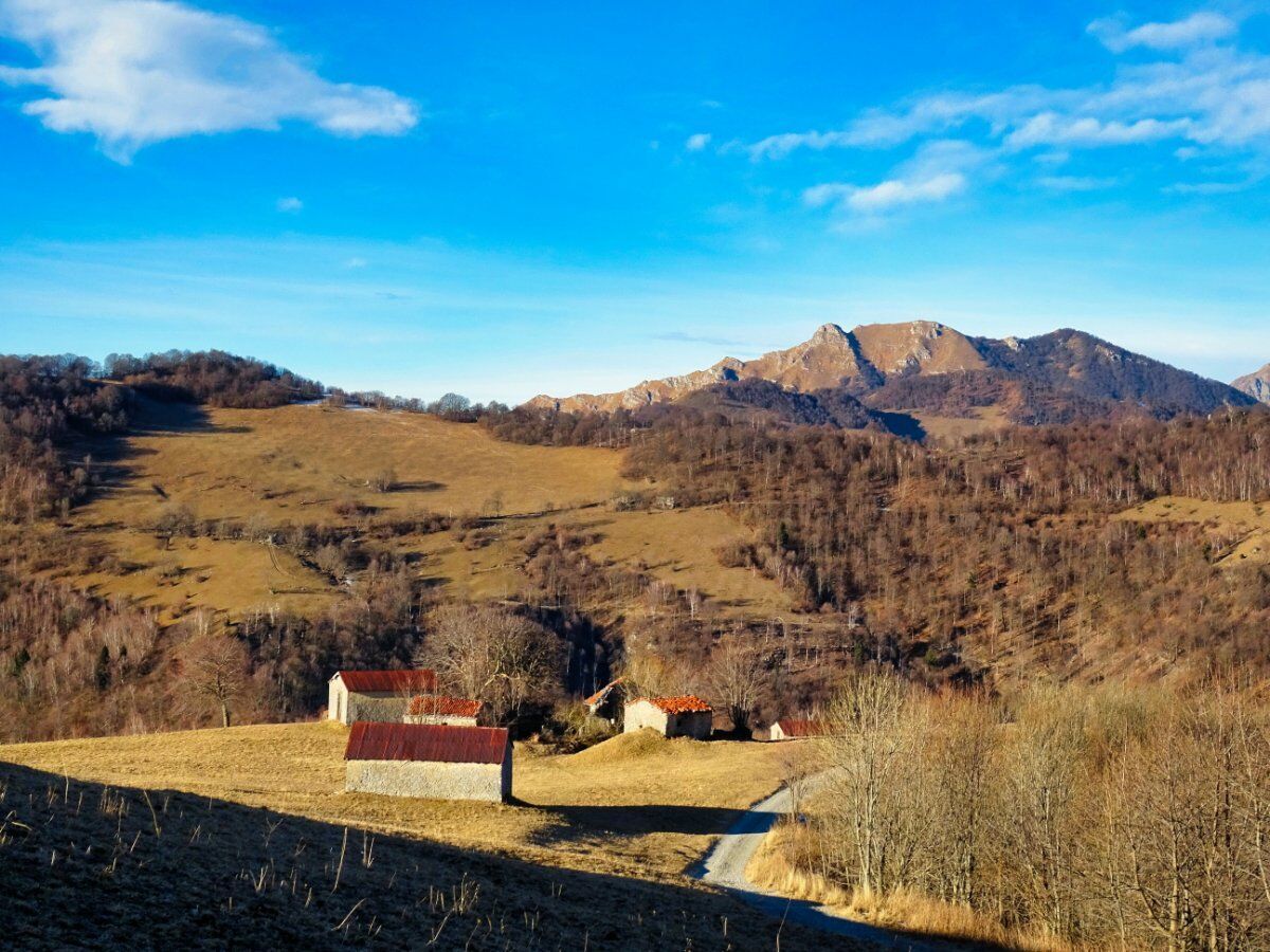 Escursione alla Culmine di San Pietro lungo la via del Taleggio Escursione alla Culmine di San Pietro lungo la via del Taleggio desktop picture