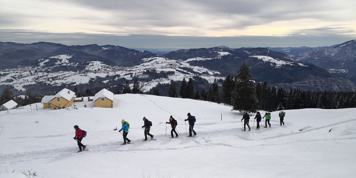 Ciaspolata sul Monte Erio: il balcone dell'Altopiano dei Sette Comuni Ciaspolata sul Monte Erio: il balcone dell'Altopiano dei Sette Comuni desktop picture