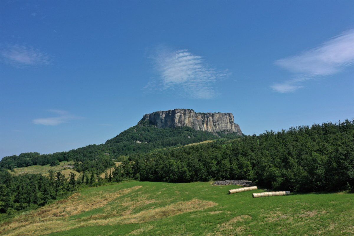 Trekking sulle colline reggiane: tra panorami, chiese e case a torre Trekking sulle colline reggiane: tra panorami, chiese e case a torre desktop picture