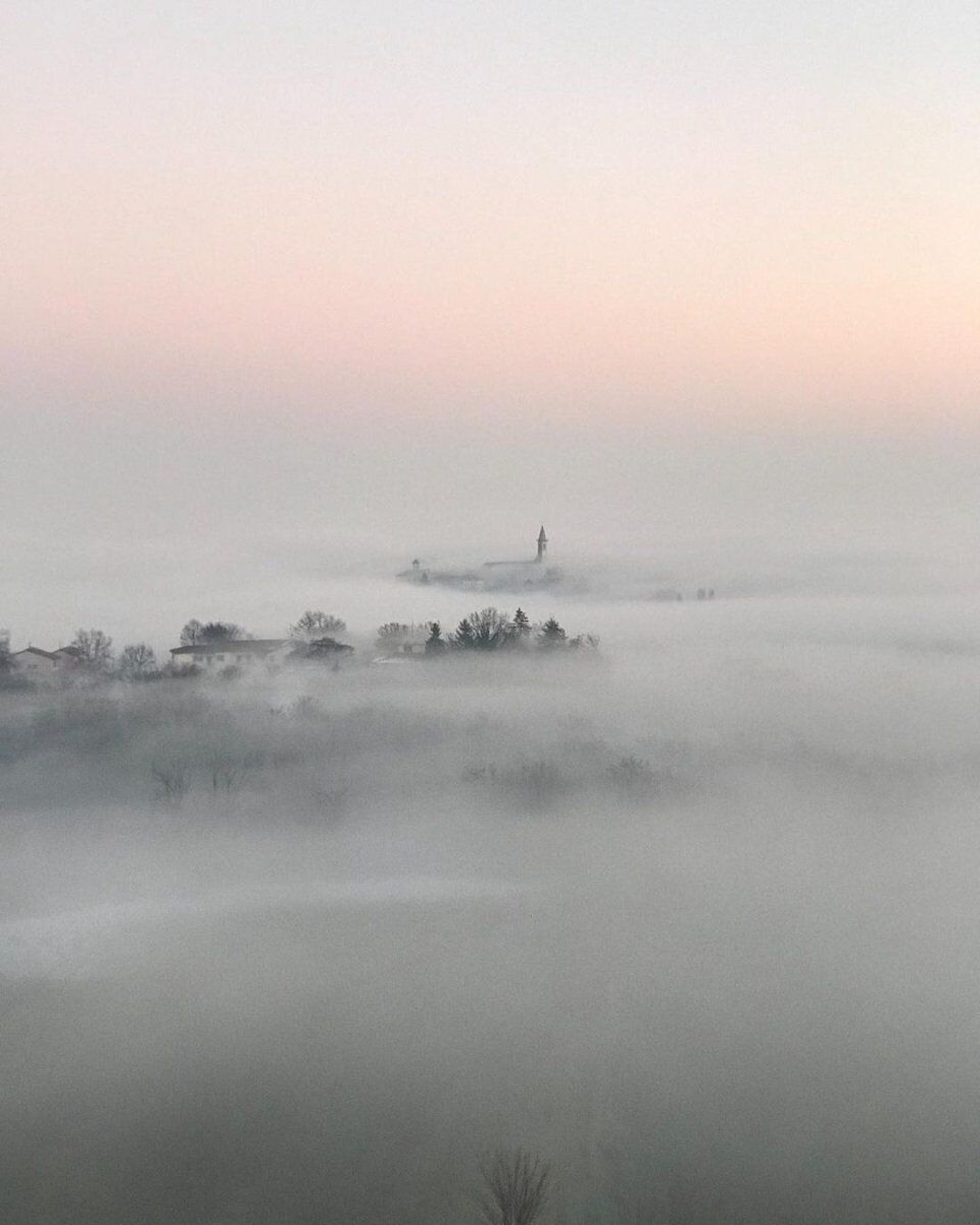Passeggiata tra le colline del Monferrato intorno a Terruggia Passeggiata tra le colline del Monferrato intorno a Terruggia desktop picture