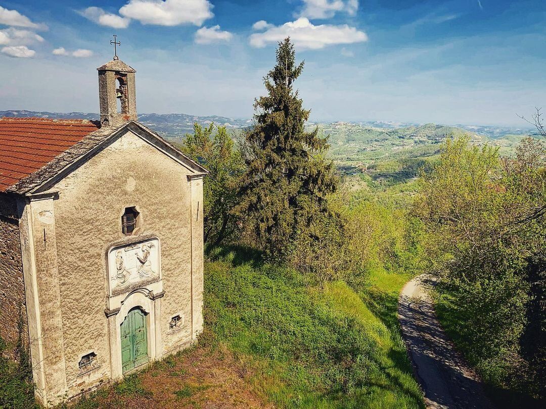 Itinerario sui suggestivi sentieri di Cimaferle nel Monferrato desktop picture